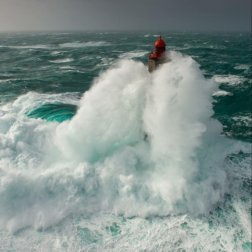 En medio de la tormenta: ¿sobrevivió el farero de la legendaria fotografía?