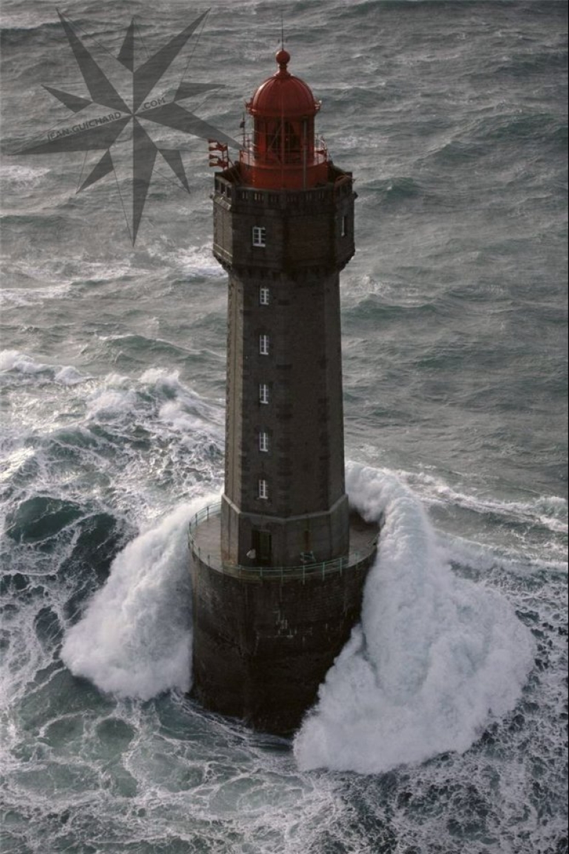 En medio de la tormenta: ¿sobrevivió el farero de la legendaria fotografía?