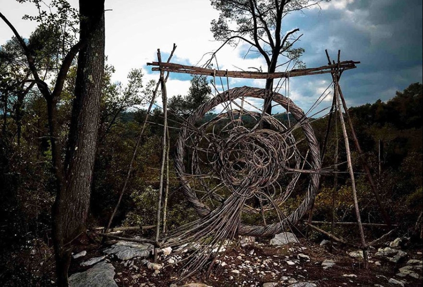 En un año de vivir en el bosque, Spencer Biles lo convirtió en un cuento de hadas