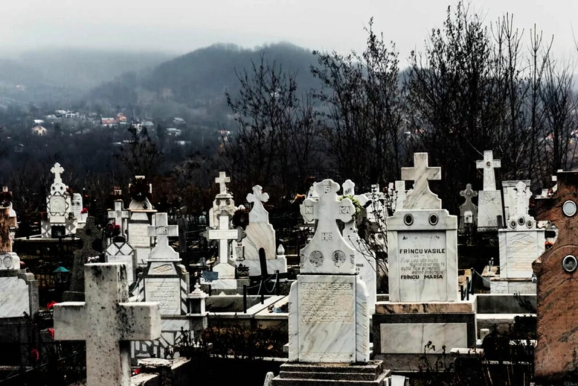 En un pueblo rumano, los habitantes neutralizaron a un vampiro muerto y fueron juzgados