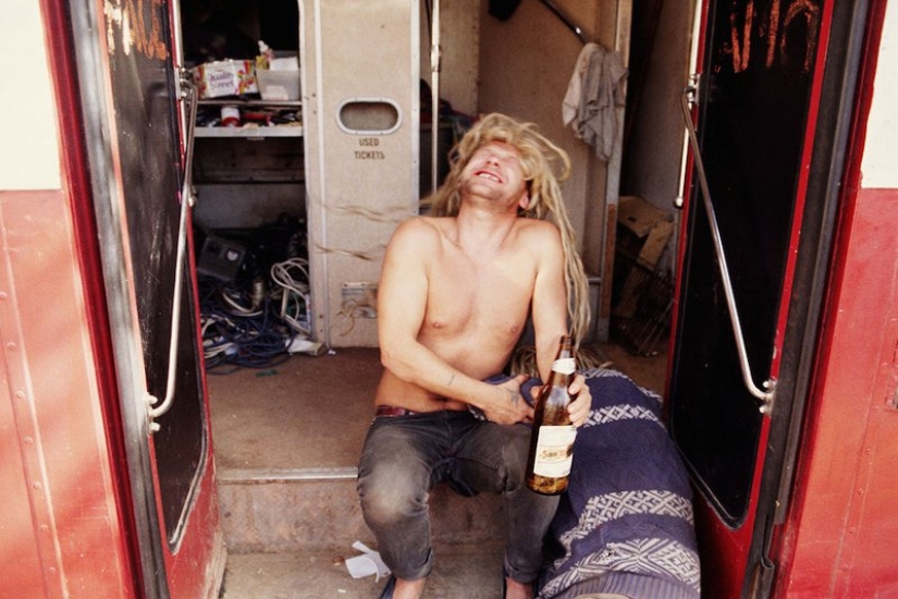 Endless Summer: The Nomadic Life of the Ravers of the 1990s