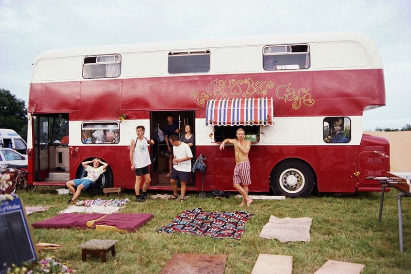 Endless Summer: The Nomadic Life of the Ravers of the 1990s