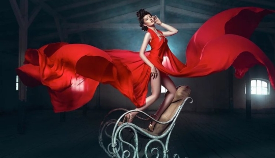 Erotic improvisations by Daniela Ilinka