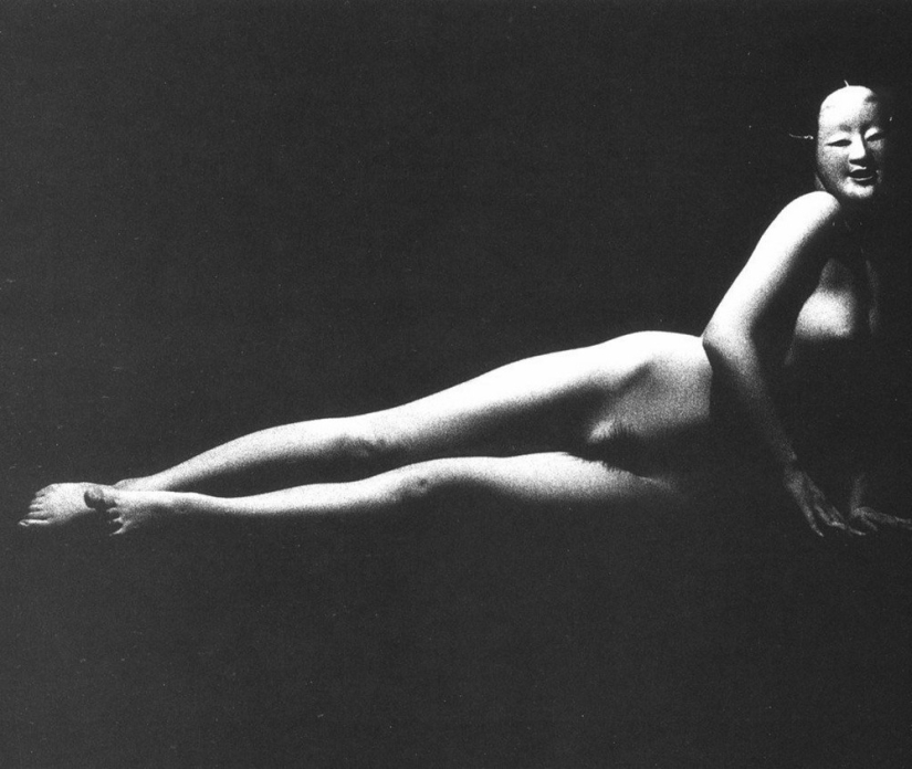 Erotic works of classic Japanese photography by Yoshihiro Tatsuki