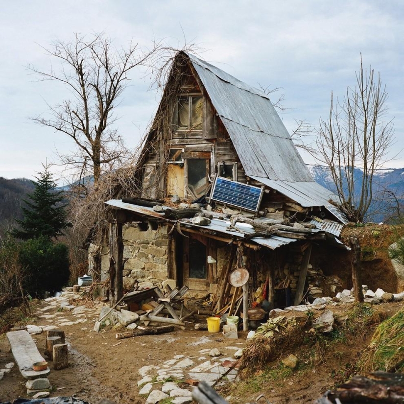 Escape from the hustle and bustle: photos of Europeans hiding from civilization