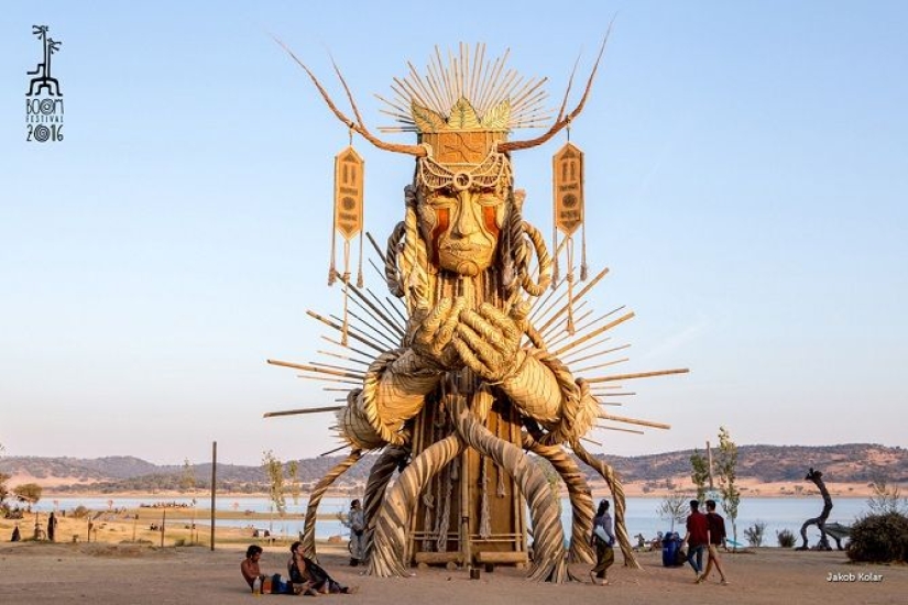 Esculturas audiovisuales de Daniel Popper que crean la atmósfera de los festivales