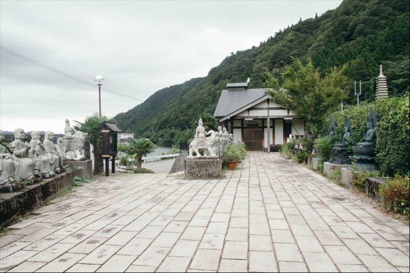 Espeluznante pueblo japonés donde solo viven estatuas