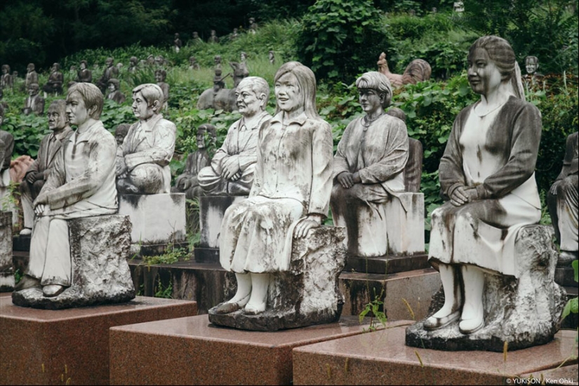 Espeluznante pueblo japonés donde solo viven estatuas