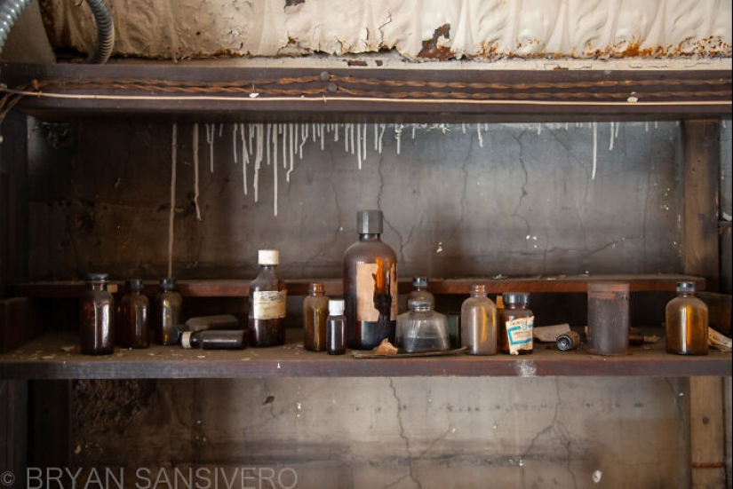 Esta farmacia olvidada es una cápsula del tiempo del pasado