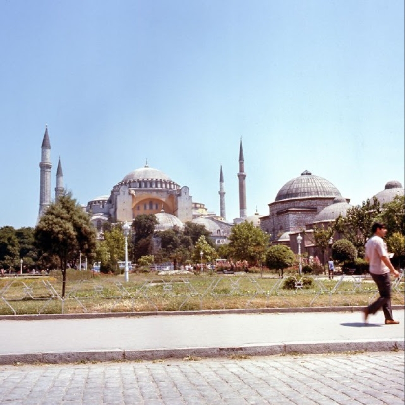 Estambul-la ciudad de los contrastes: 30 imágenes a color de la vida callejera en los años 70