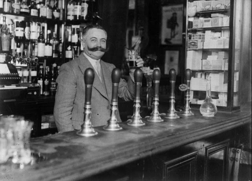 Este Londres loco y vibrante en fotografías en blanco y negro de la década de 1930