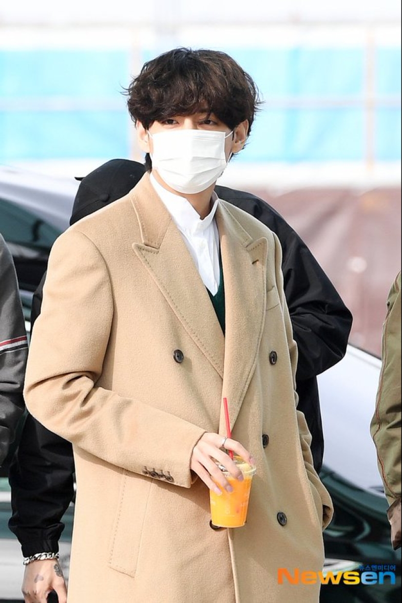 Estilo invernal de BTS V: 5 consejos de moda acogedores que puedes tomar prestados del armario de Kim Taehyung