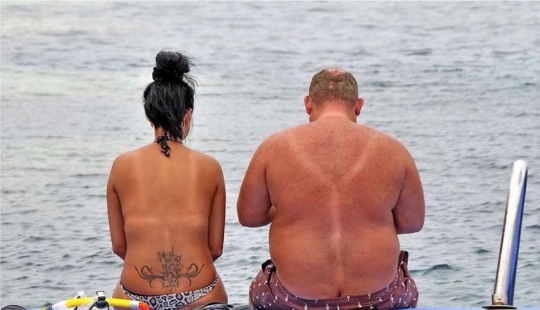 Estoy acostado en la playa: turistas monstruosamente hermosos que se pueden encontrar en cualquier playa