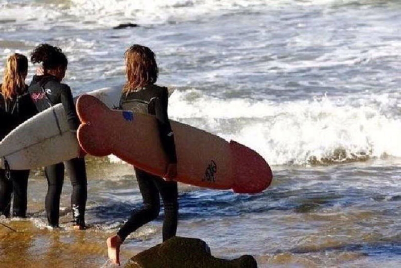 Estoy acostado en la playa: turistas monstruosamente hermosos que se pueden encontrar en cualquier playa