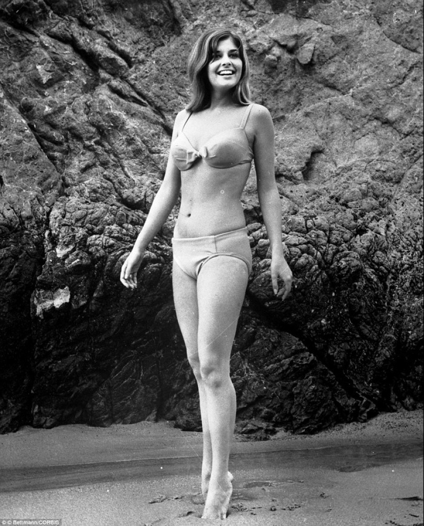 Estrellas de la época dorada de Hollywood en un álbum en blanco y negro de glamorosas fotografías de playa