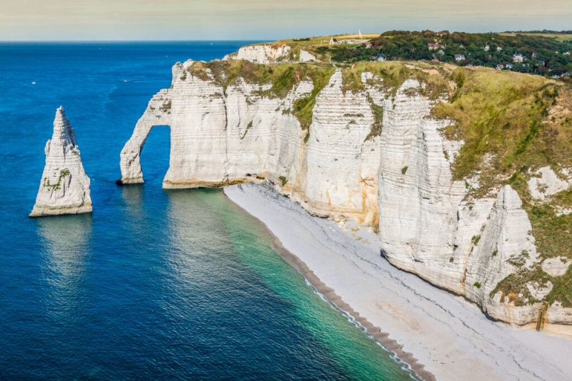 Etretat Gardens is an amazing and crazy place, imbued with the spirit of creativity