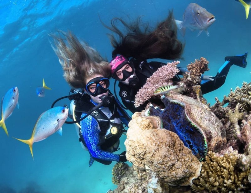 Everyone calls her the pictures with photoshop, but they are real: amazing footage of a diver and the underwater world