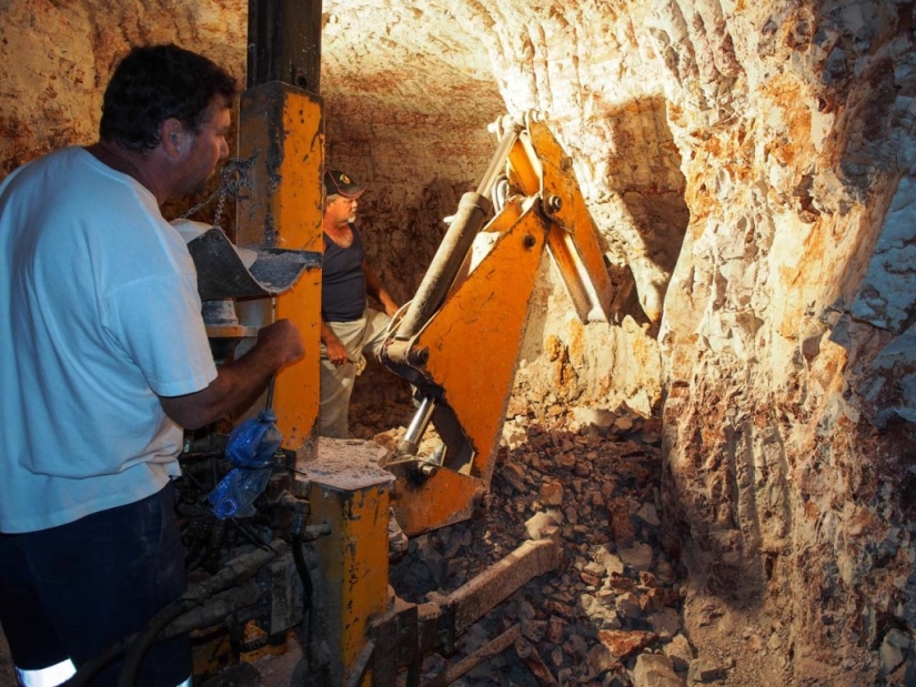 Exiles of the Sun: about the town of Coober Pedy, where people live underground