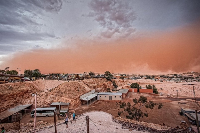 Exiles of the Sun: about the town of Coober Pedy, where people live underground