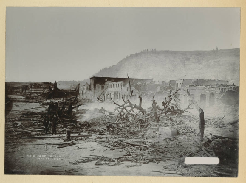 Face distorted in the throes of agony: images before and after the terrible volcanic eruption of the twentieth century