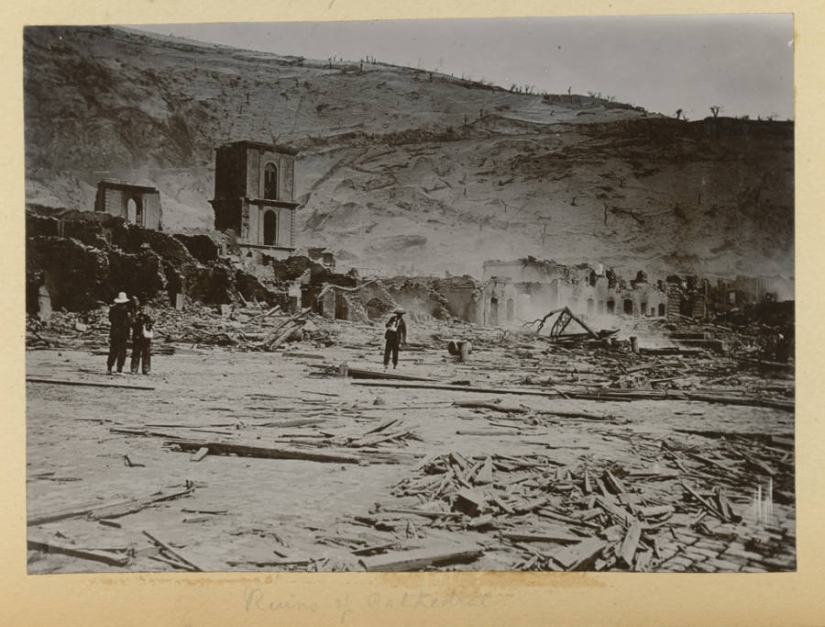 Face distorted in the throes of agony: images before and after the terrible volcanic eruption of the twentieth century