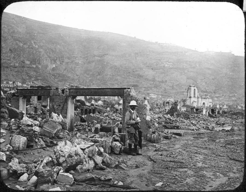 Face distorted in the throes of agony: images before and after the terrible volcanic eruption of the twentieth century