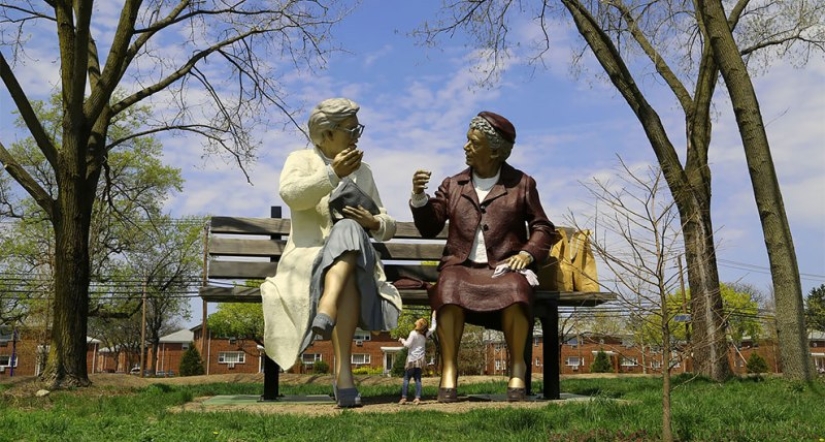 Fantastic monumental sculptures by Seward Johnson