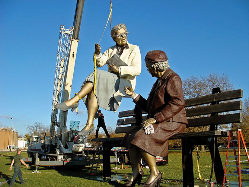 Fantastic monumental sculptures by Seward Johnson