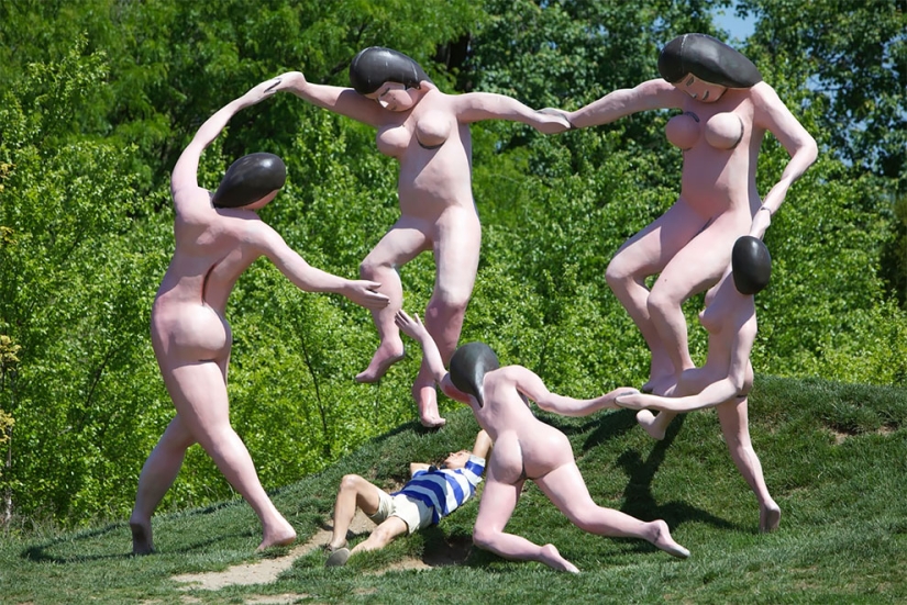 Fantastic monumental sculptures by Seward Johnson