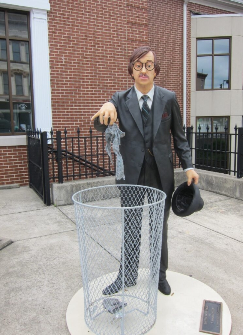 Fantastic monumental sculptures by Seward Johnson