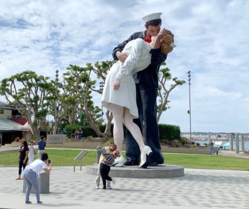 Fantastic monumental sculptures by Seward Johnson