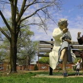 Fantastic monumental sculptures by Seward Johnson