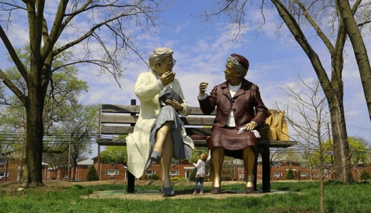 Fantastic monumental sculptures by Seward Johnson