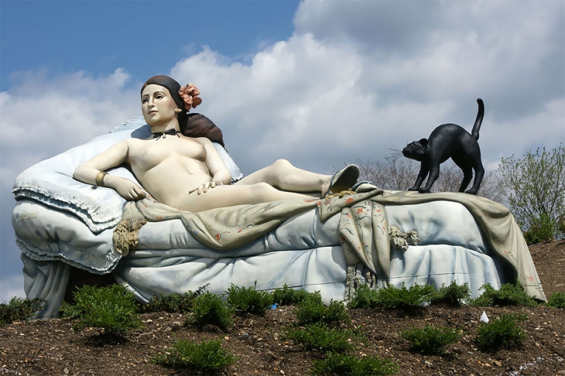 Fantastic monumental sculptures by Seward Johnson