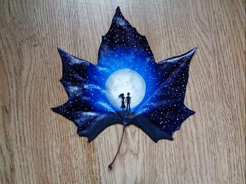 Fantastic worlds on dry maple leaves