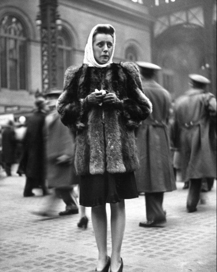 Farewell of an American woman. Pennsylvania Station. 1943