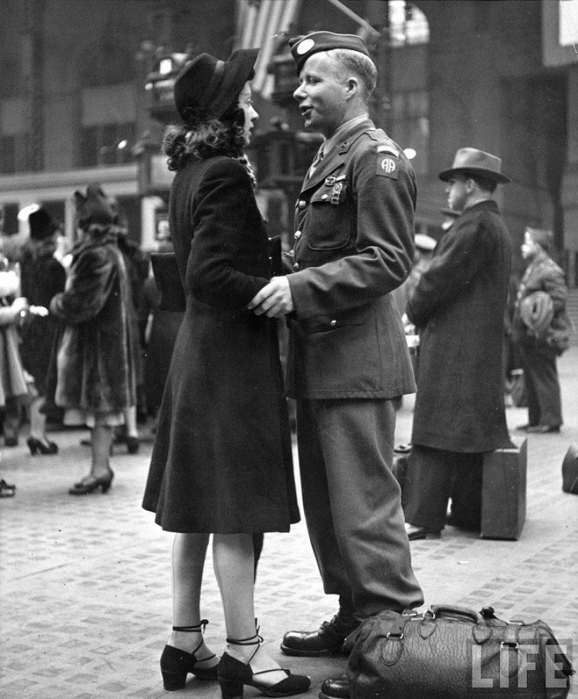 Farewell of an American woman. Pennsylvania Station. 1943