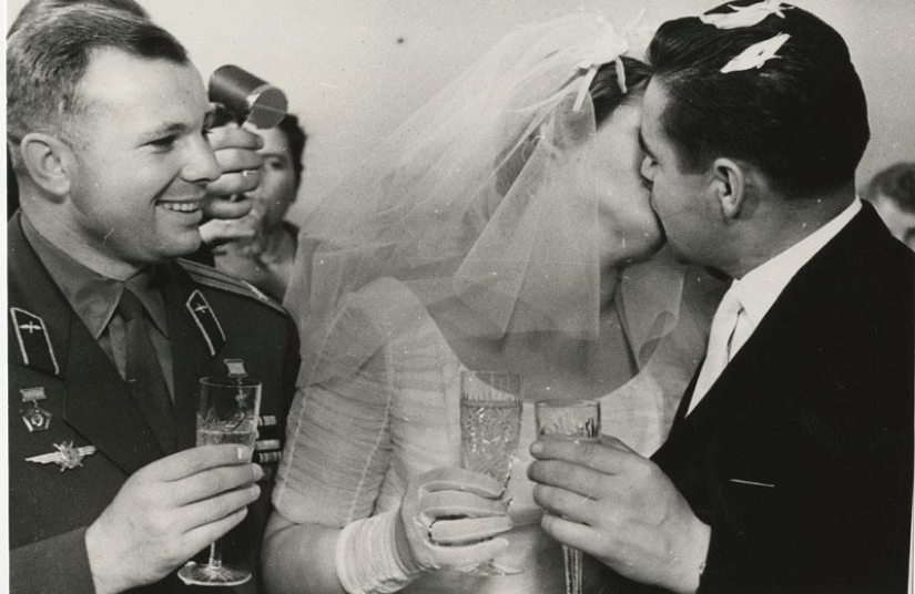 Features of a Soviet-style wedding celebration