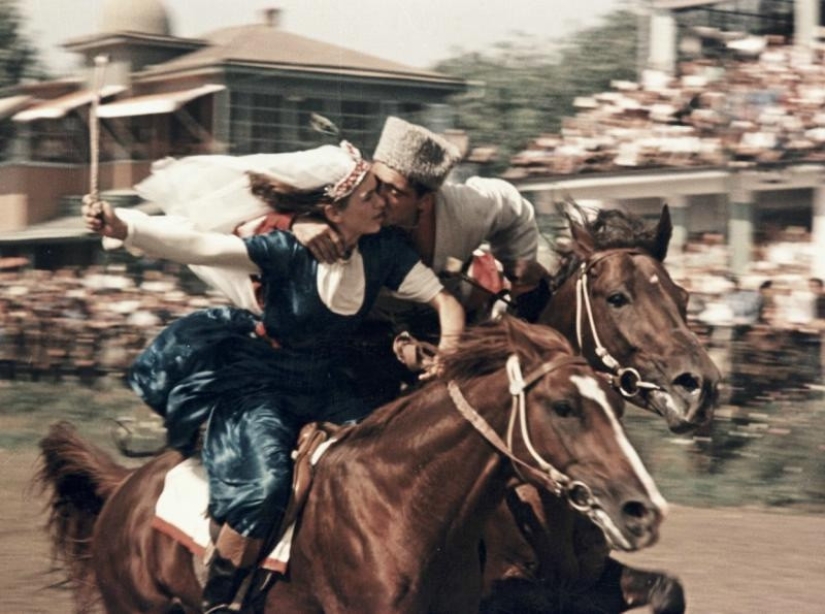 Features of a Soviet-style wedding celebration