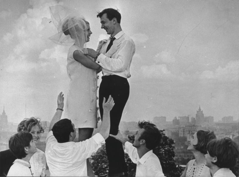 Features of a Soviet-style wedding celebration