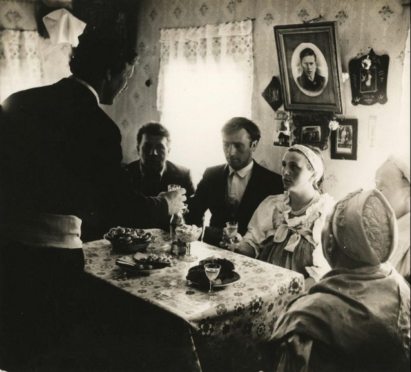 Features of a Soviet-style wedding celebration