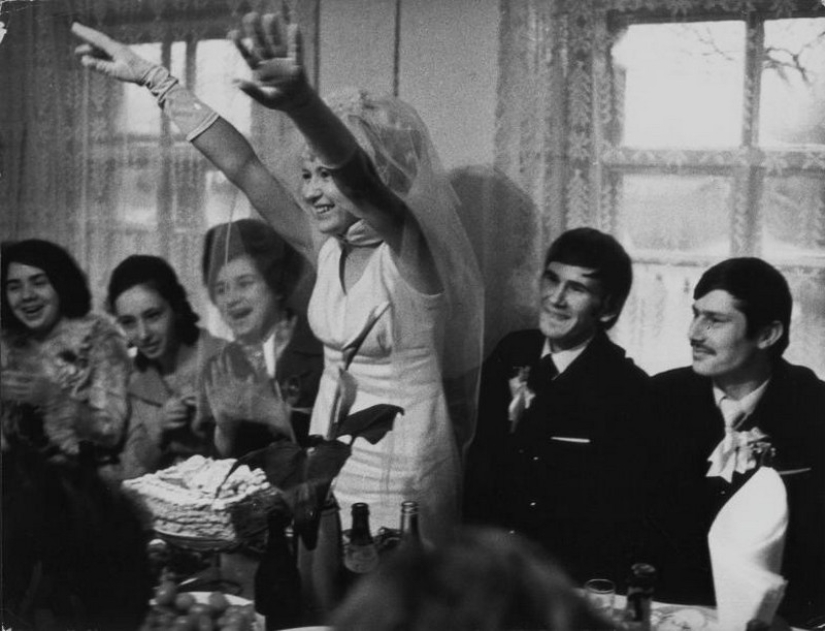 Features of a Soviet-style wedding celebration