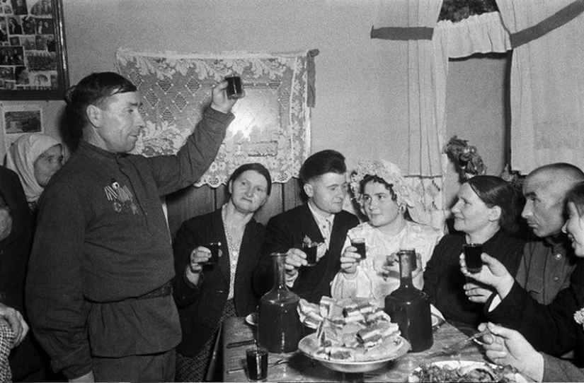 Features of a Soviet-style wedding celebration