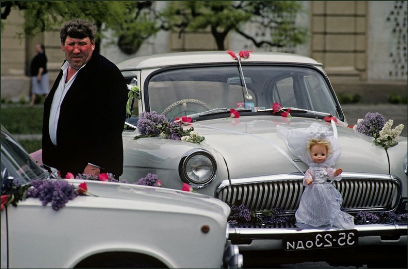 Features of a Soviet-style wedding celebration