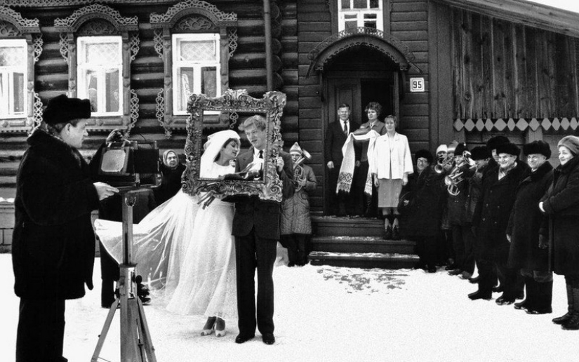 Features of a Soviet-style wedding celebration