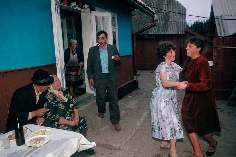 Features of a Soviet-style wedding celebration