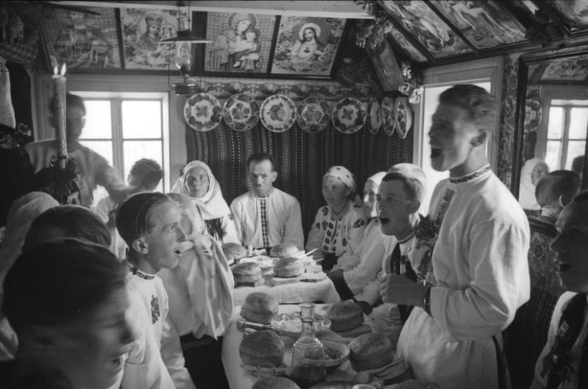 Features of a Soviet-style wedding celebration