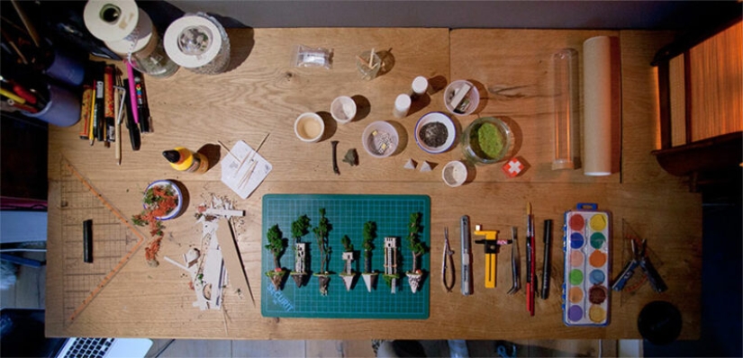 Floating worlds in a test tube from a Dutch artist