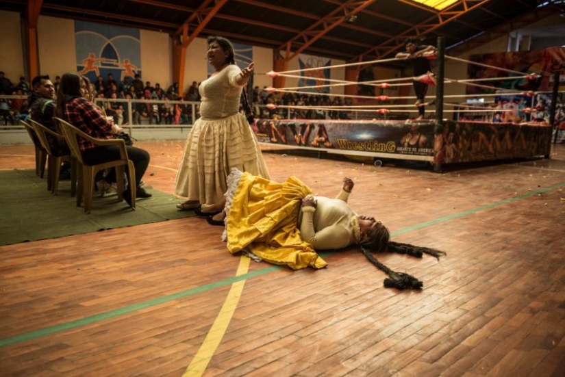 Flying cholitas: how are women fighting in Bolivia