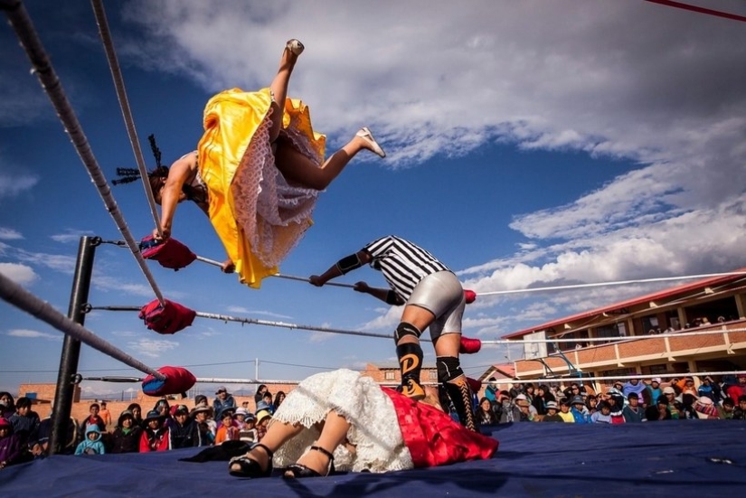 Flying cholitas: how are women fighting in Bolivia